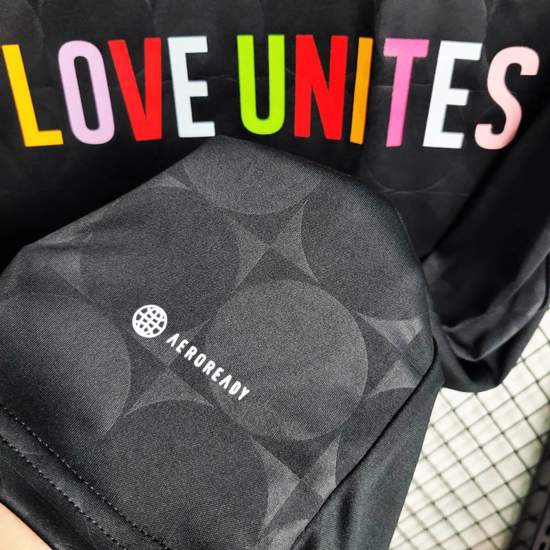 Maillot Real Madrid 2024 Édition « Love Unites »