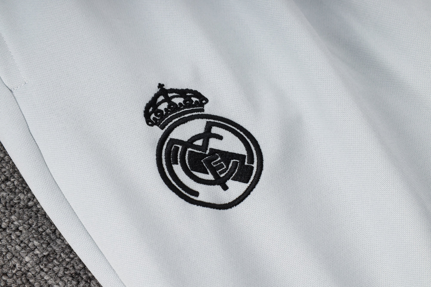 Real Madrid 24/25 - Survêtement à capuche Violet/Blanc concept